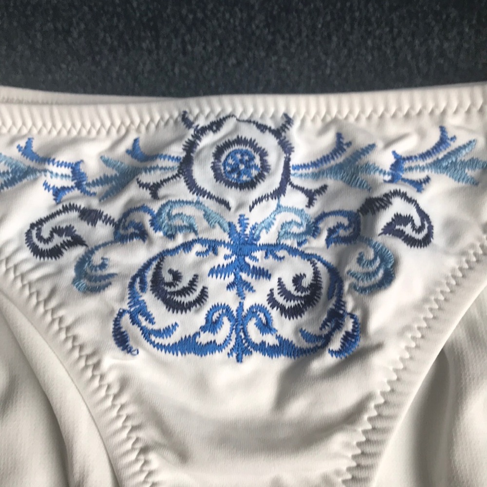 White Embroidered Bikini! - Picture 4 of 4